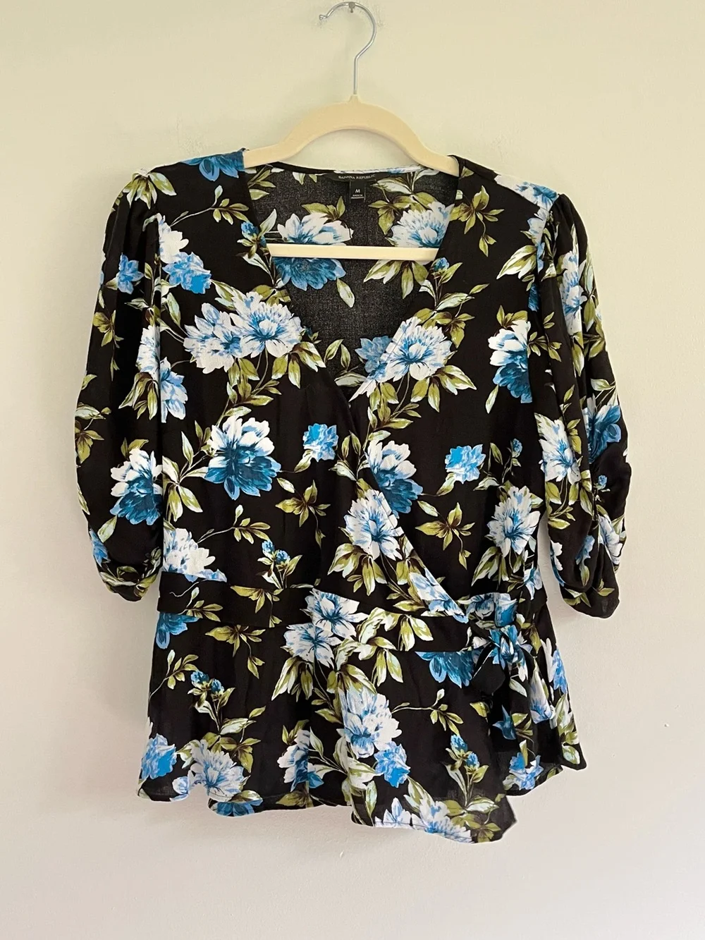 Banana Republic Black Blue Floral Wrap Blouse Top Flowy Lightweight Cottagecore